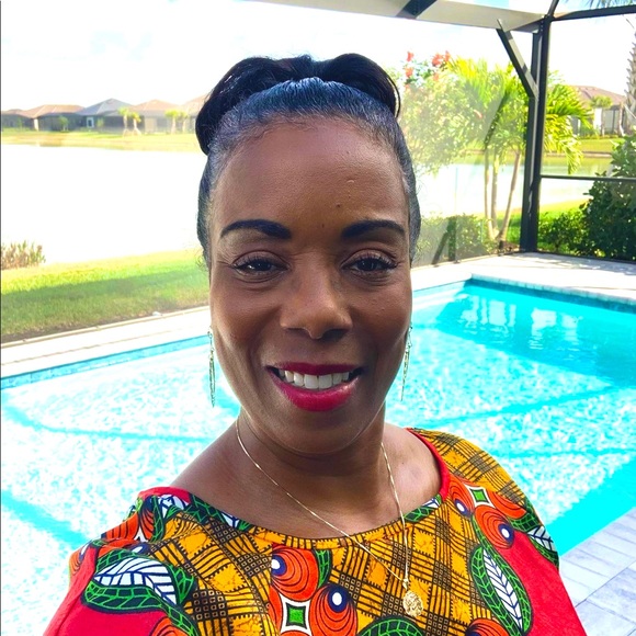 Meet your Posher, Julie - Picture 2 of 3